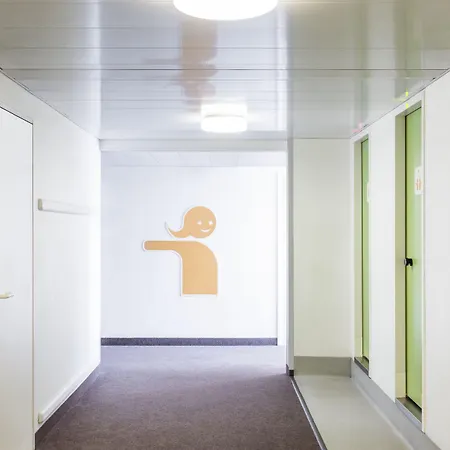 Hotelf1 Poitiers Nord Futuroscope מלון *