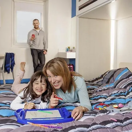 Hotelf1 Poitiers Nord Futuroscope Otel *